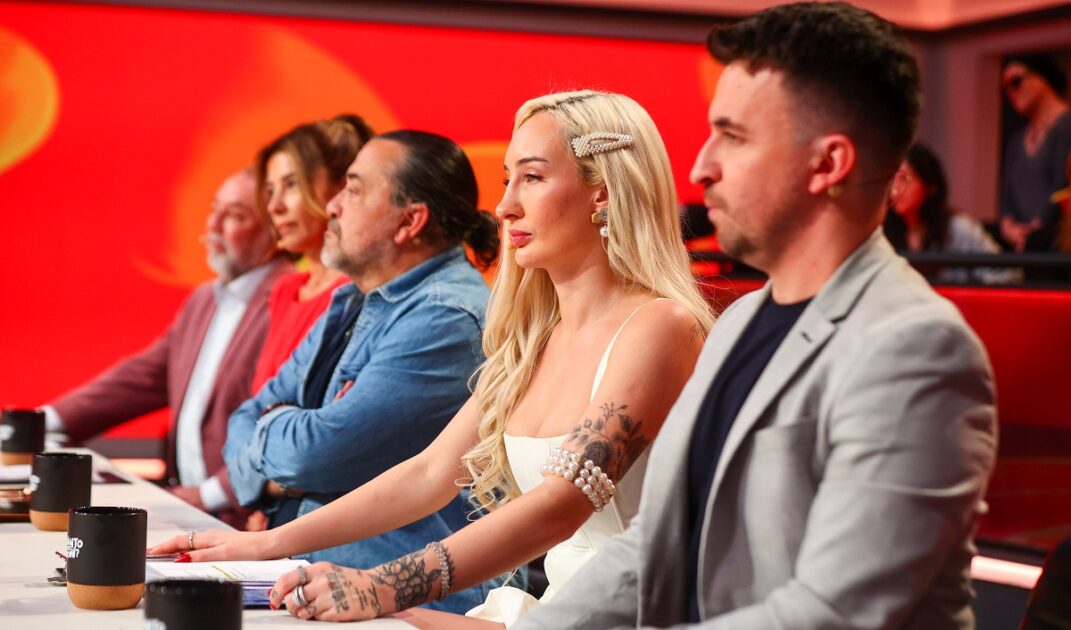 "Un programa icónico que estoy orgulloso de hacer". Así comenzó Julián Elfenbein la nueva temporada de Cuánto vale el show, programa que llega a refrescar la pantalla de Chilevisión.