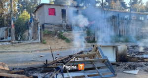 Desalojo de campamento de Placilla en Valparaíso se realiza en medio de barricadas