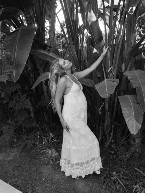 Con románticas imágenes: Alexandra Litvinova sorprende al confirmar embarazo junto a Alexis Sánchez