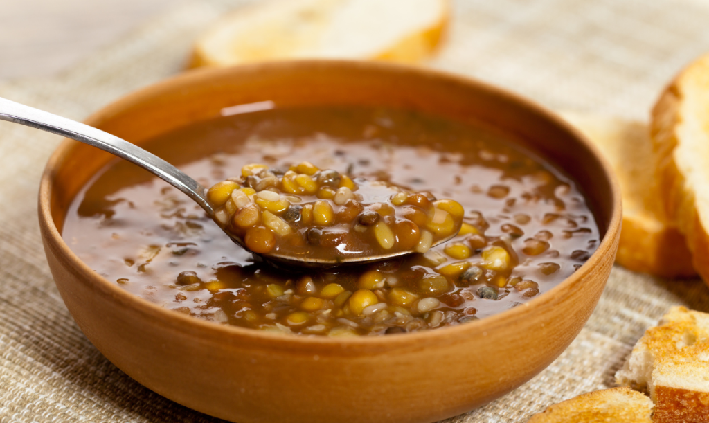 Cábalas para el Año Nuevo 2026: estas son 7 rituales para atraer el amor y el dinero