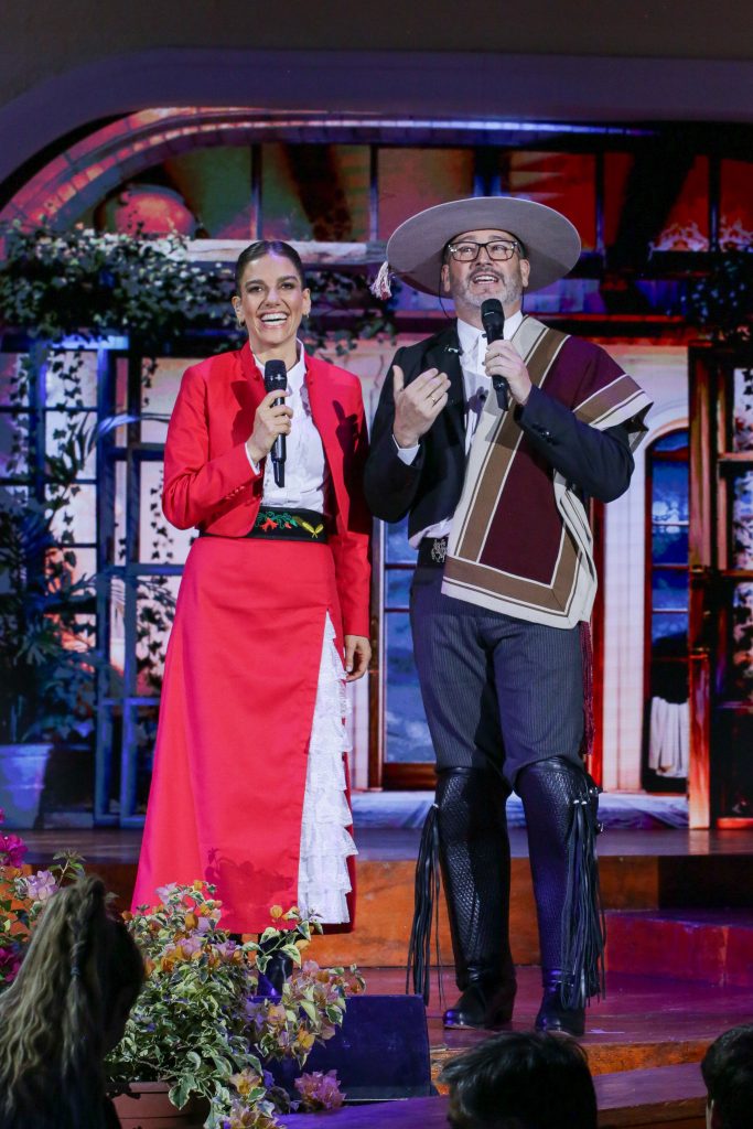 María Luisa Godoy y Eduardo Fuentes sorprenden con looks folclóricos en la inauguración del Festival de Olmué