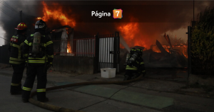 Boric denuncia que carro de bomberos fue apedreado mientras combatía incendio en Angol: "Miserables"