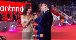 “¿Mejilla o boca?”: Neme y Tonka Tomicic sorprendieron con extenso beso en la Gala de Viña 2026