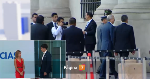 El 'incómodo' silencio en CHV Noticias tras frase de Roberto Cox: Karina Álvarez lo quedó mirando